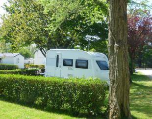 Emplacement-caravane-arboré-camping-la-Baule